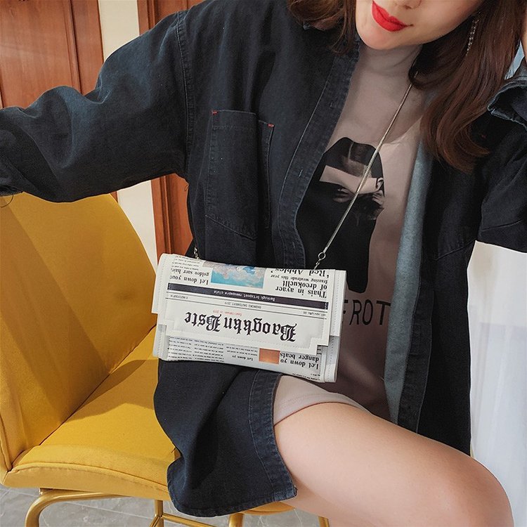 Newspapers modeling day clutch - огляд і ціна Flap Bag Envelope